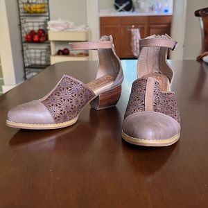L’Artiste leather spring step handcrafted heels, new without box!